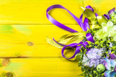 Yumurta Paskalya çelenk, çiçekler, Festival ev dekorasyonu ile bahar dekorasyon