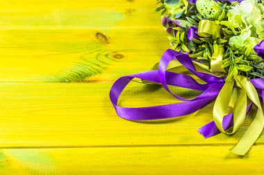 Yumurta Paskalya çelenk, çiçekler, Festival ev dekorasyonu ile bahar dekorasyon