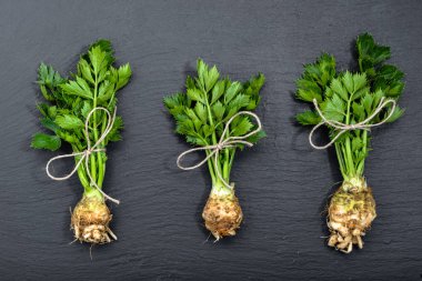 Üstten Görünüm kereviz yaprakları, düz yatıyordu ile yerel pazar sebze çiftlik taze üretmek, organik gıda vejetaryen diyet