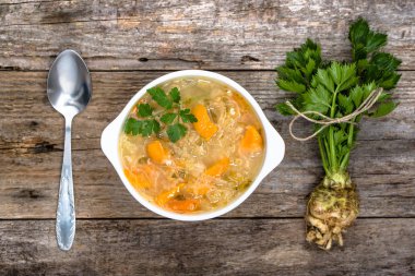 Bir kasede ek yükü, akşam yemeği starter sebze çorbası