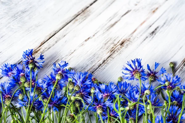 Floral καρέ με όμορφα λουλούδια που έχουν επιλεγεί σε φόντο ξύλινη — Φωτογραφία Αρχείου