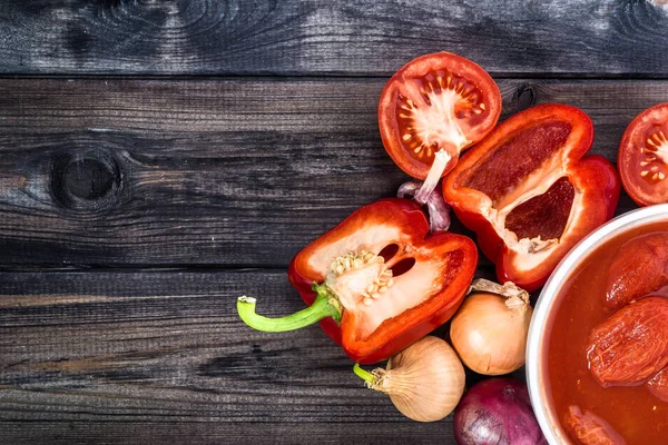 Ingredientes de la comida italiana, tomates y verduras, dieta vegetariana para una alimentación saludable, concepto de cocina — Foto de Stock