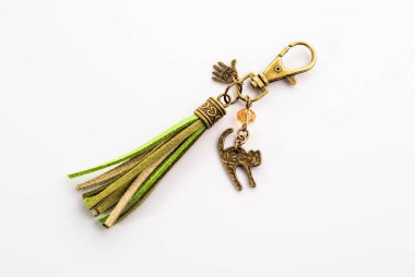 Şık beyaz, şık boho takı üzerinde izole Anahtarlık