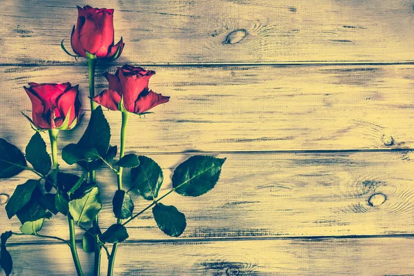 Rose rosse, sfondo per l '8 marzo - biglietto di auguri per il giorno delle donne, invito al matrimonio — Foto Stock