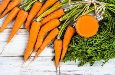 Havuç mason kavanoza kupa, sağlıklı meyve suları, ek yükü üzerinden sebze güler yüzlü