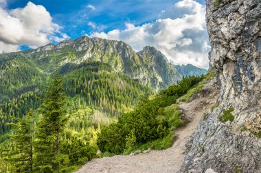 En yüksek dağı Tatra Dağları, görünümünü Giewont üstünden Sarnia Skala, yaz, peyzaj, Polonya