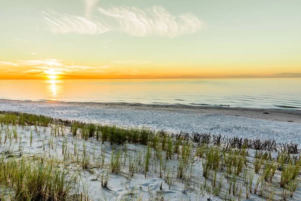 Beau coucher de soleil, fond d'écran de plage, paysage d'été sur la mer, Pologne — Photo