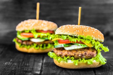 Et ve sebze, ızgara Burger sandviçle çizburger hamburger