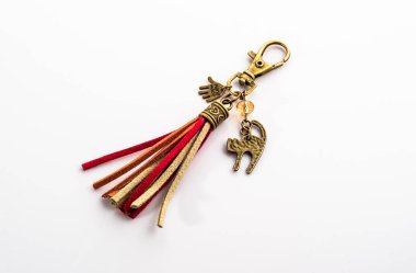 Şık beyaz, şık boho takı üzerinde izole Anahtarlık