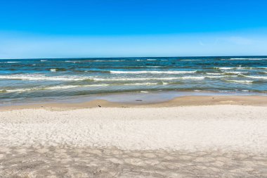 Güzel deniz plaj beyaz kum, kumlu plaj yaz, manzara ile