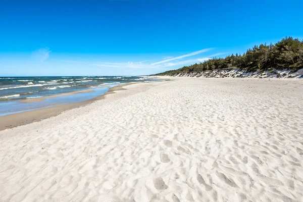 Praia de areia no verão, paisagem, fundo de viagem — Fotografia de Stock