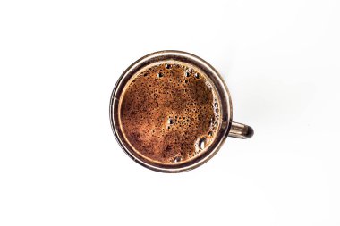 Siyah kahve beyaz zemin üzerine ek yükü izole