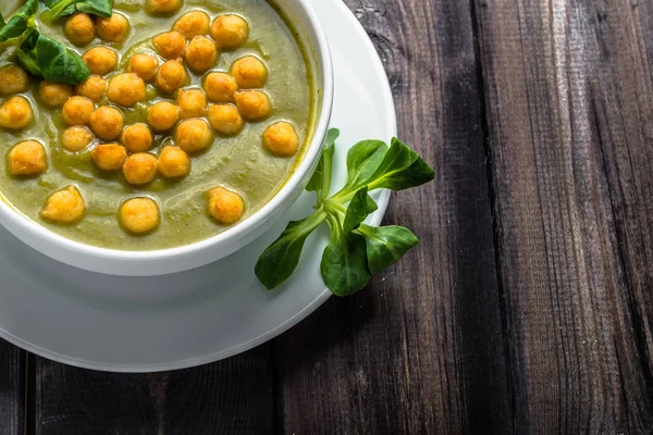Брокколи суп, здоровое вегетарианское питание, кулинарная концепция — стоковое фото