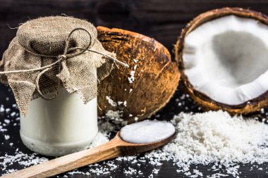 Taze hindistan cevizi ve Hindistan cevizi yağı için alternatif tedavi