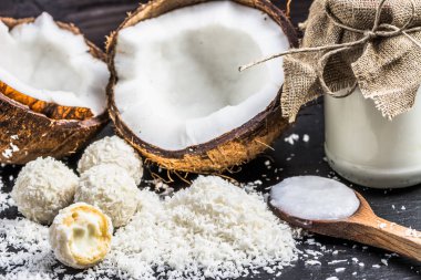 Taze hindistan cevizi ve Hindistan cevizi Ürünler: Hindistan cevizi yağı ve Hindistan cevizi top