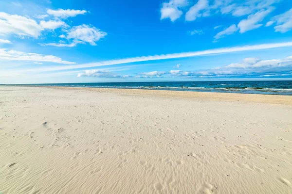 Zandstrand, zandige kust over zee, Baltische, Polen — Stockfoto