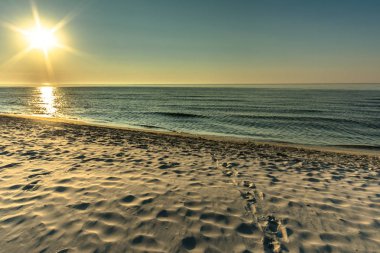 Sahilde güzel günbatımı manzara yaz aylarında
