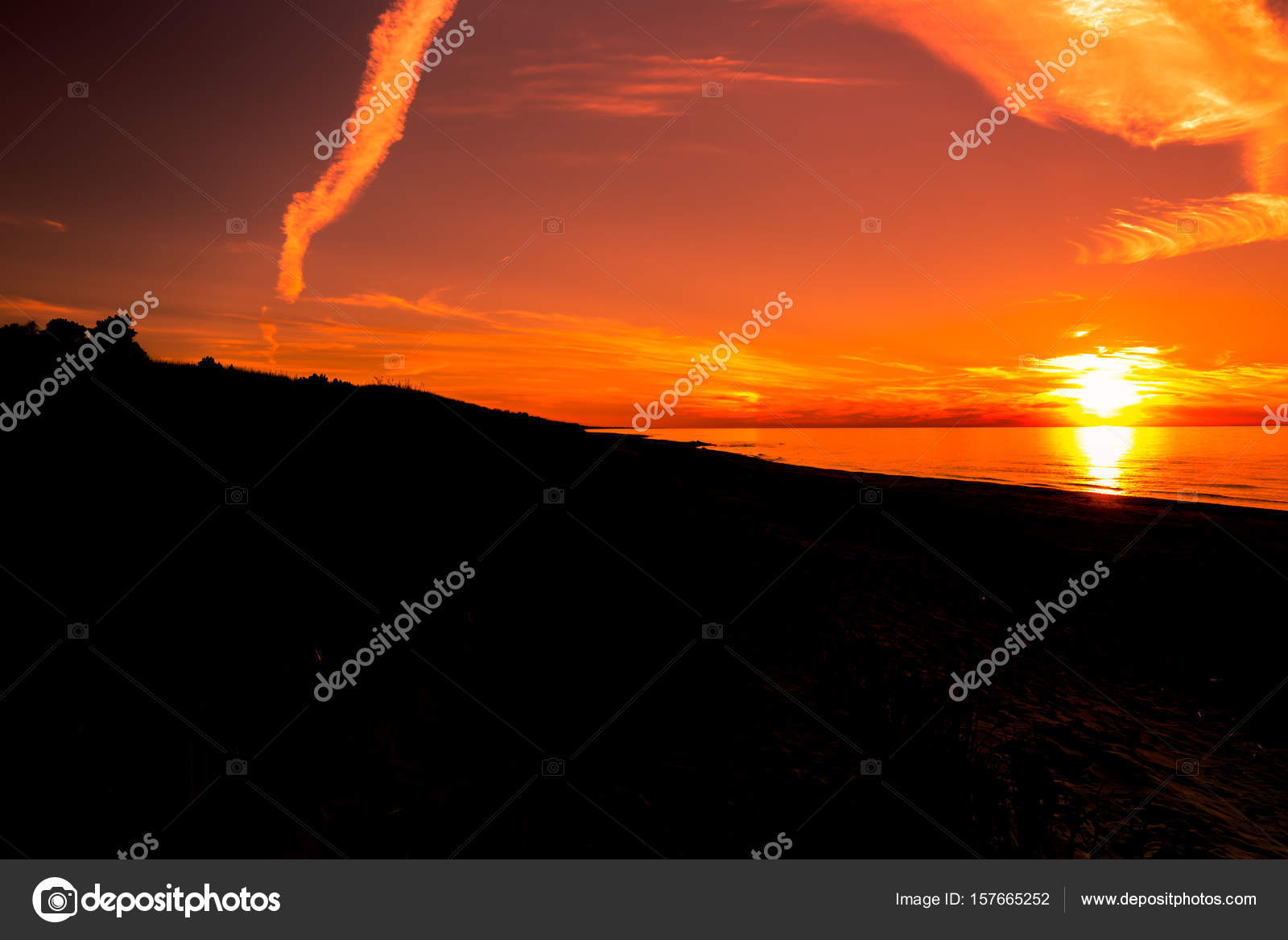 Plage De Coucher Du Soleil Le Soleil Sur Le Ciel En Couleur