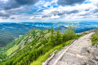 Hiking trail dağlarda, peyzaj, Tatra Milli Parkı, Polonya