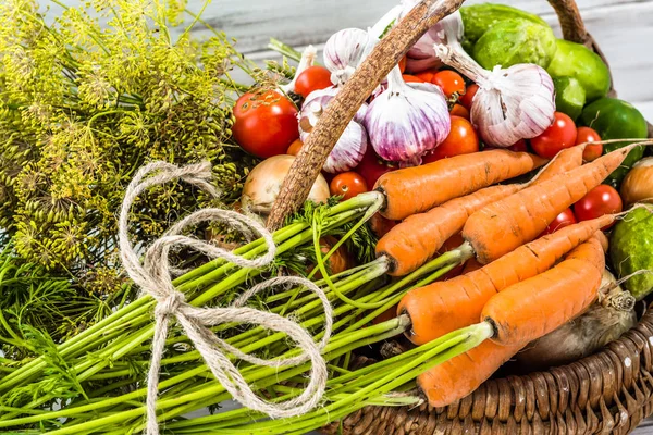 Fondo de verduras de verano, alimentos para una alimentación saludable, coloridos productos variados — Foto de Stock