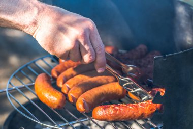 Barbekü Izgara, piknik açık havada ızgara sosis
