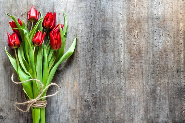 Ramo de tulipanes, flores de primavera para el día de las madres, fondo — Foto de Stock