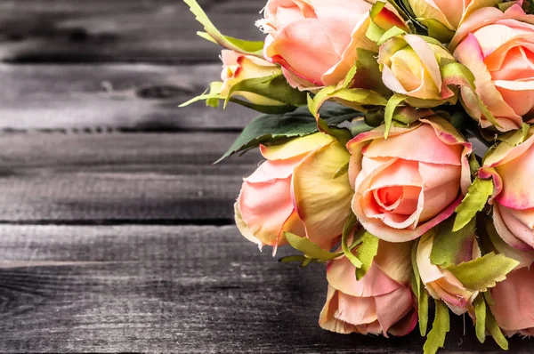 Букет з троянд на весілля запрошення або валентинки денна листівка, квіткова рамка — стокове фото