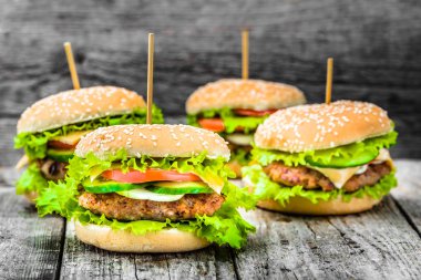 Et ve sebze, ile klasik hamburger sandviç içinde closeup