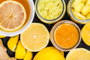 Sıcak çay bardağı, Tepegöz, düz yatıyordu. Limonlu çay arka plan, görünümü kadar yakın