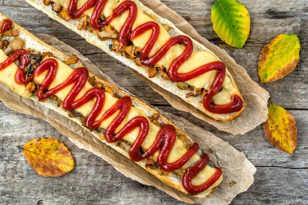 Ev yapımı sandviç, mantar ve peynir, düz baget lay, ek yükü