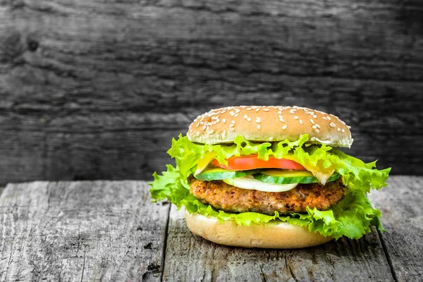Sığır eti hamburger, hamburger ızgara et ve sebze, sandviç, paket servisi olan restoran gıda