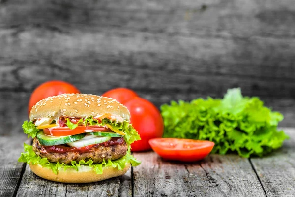 Sığır eti burger, ev yapımı hamburger topuz pirzola ve sebze, Amerikan fast food