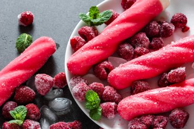 Bir sopa, soğuk çubuklu dondurmayı, yaz aperatif aromalı Ice