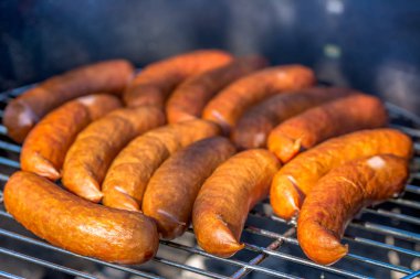 Barbekü Izgara, piknik açık havada ızgara sosis