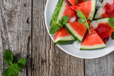 Sulu karpuz dilimleri çubuklu dondurmayı, serin, tatlı tatlı yaz için