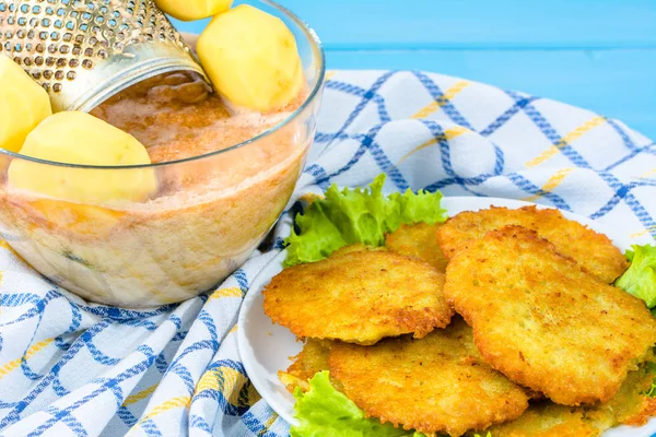 Smažené bramborové placky, domácí vaření koncepce, Veganská jídla recept — Stock fotografie