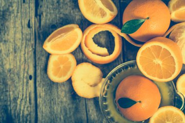 Sıkılmış portakal suyu ve taze portakal meyveler, Tepegöz, düz l