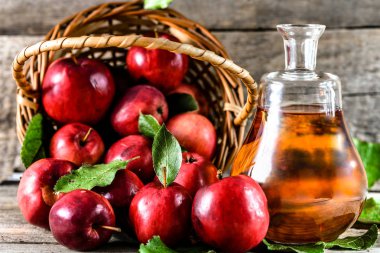 Sirke elma veya elma, organik gıda kavramı içki şişesi