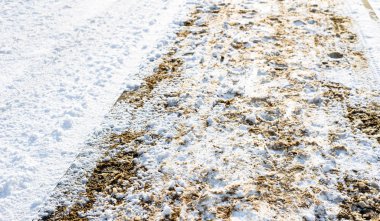 Patika ve kış, kar ve kum arka plan yolda