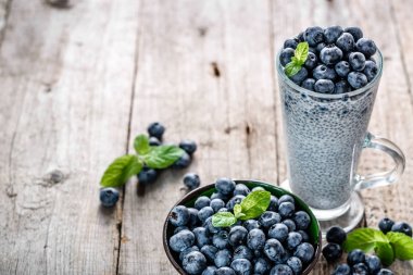 Antioksidan chia tohum puding, sağlıklı gıda superfood kahvaltı masasında