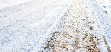 Patika ve kış, kar ve kum arka plan yolda