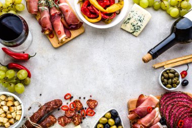 Geleneksel İspanyolca tapas restoranı, çeşitli soğuk yemekler ile gıda sınır