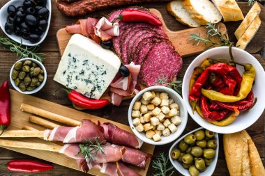 Gıda, İspanya, soğuk et ve İspanyol mutfağının meze ile plakalı tapas bar ile tablo