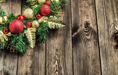 Ahşap Kapıda asılı Advent Noel çelenk