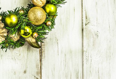 Noel, ahşap arka plan üzerinde çelenk için dekorasyon