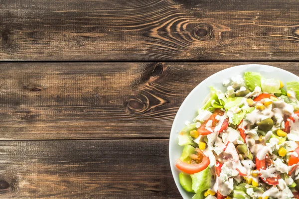 Comida saludable, ensalada griega de cocina mediterránea, concepto de comida vegetariana —  Fotos de Stock