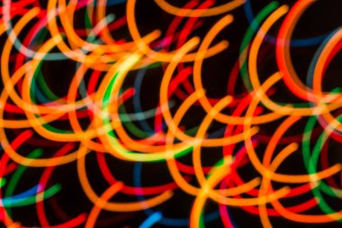 Işıkları gece bulanık hareket veya fireworks uygulamasında yeni yıl arifesinde arka plan