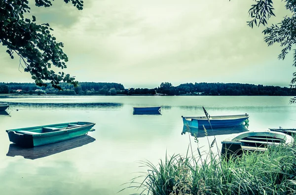 Balıkçı tekneleri Gölü, peyzaj, vintage fotoğraf — Stok fotoğraf