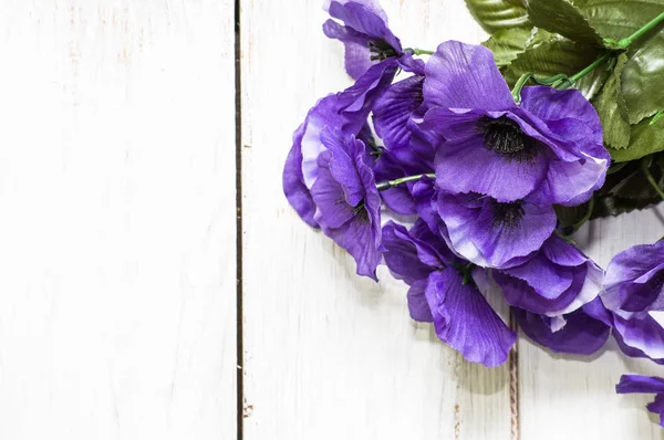Bouquet de fleurs violettes pour la fête des mères, fond ou carte pour la fête des femmes — Photo