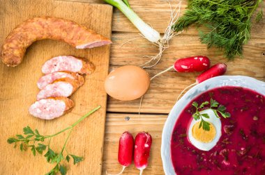 Noel pancar çorbası, pancar çorbası kavramı pişirme tabakta Yumurta pişirdim.